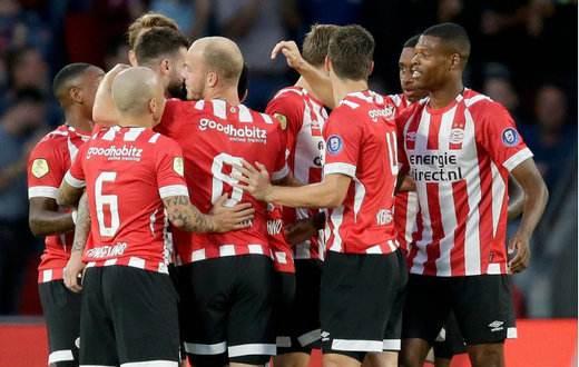 她们以优异 她们以优异