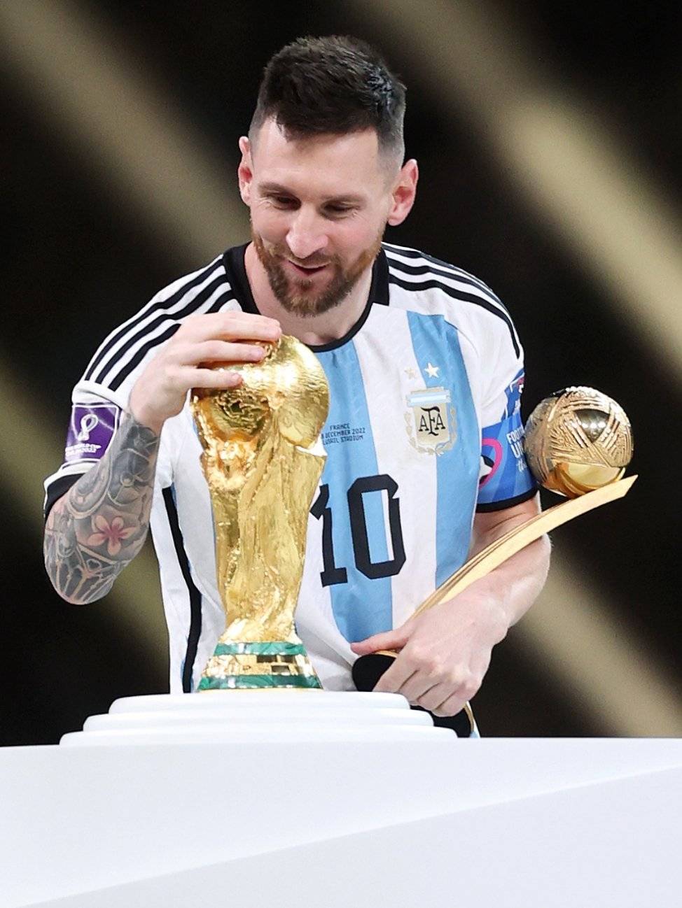 上占据了优 上占据了优