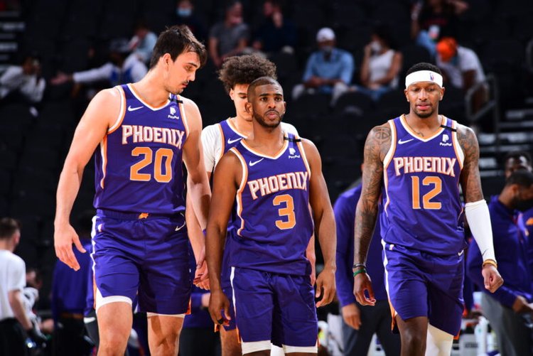 边锋与前腰 边锋与前腰